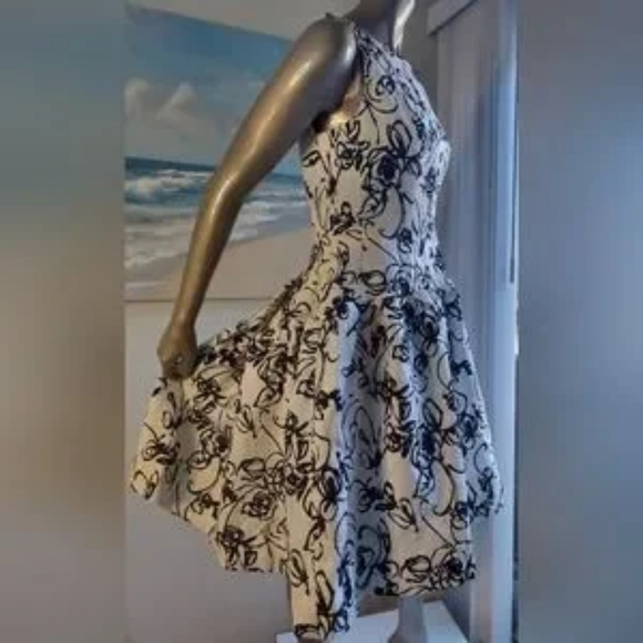 ^$5,000 OSCAR DE LA RENTA ICONIC WHITE FLORAL PLEAD SILK RUNW DRESS US S - Picture 7 of 15